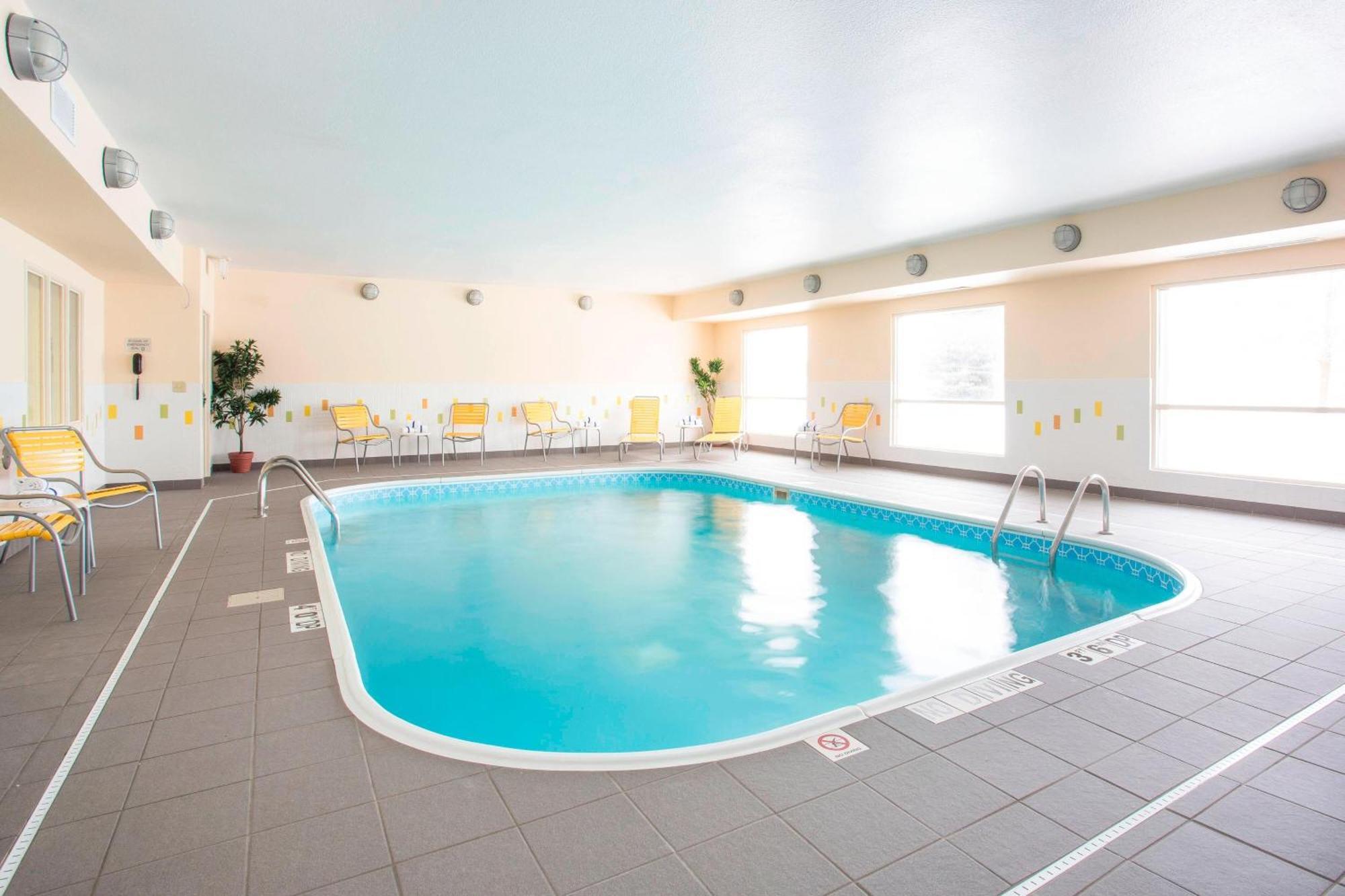 Fairfield Inn & Suites Ошкош Экстерьер фото