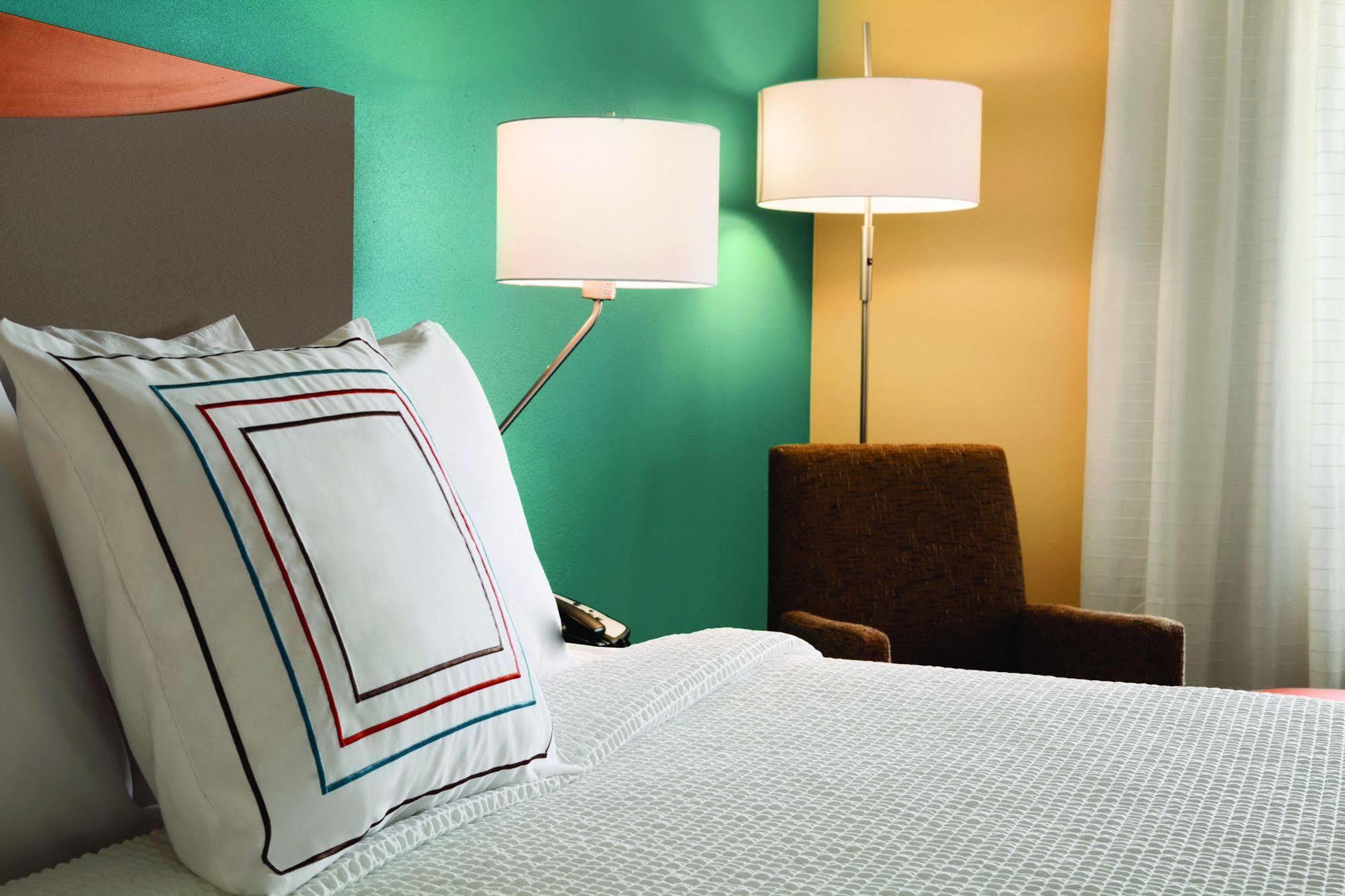Fairfield Inn & Suites Ошкош Экстерьер фото