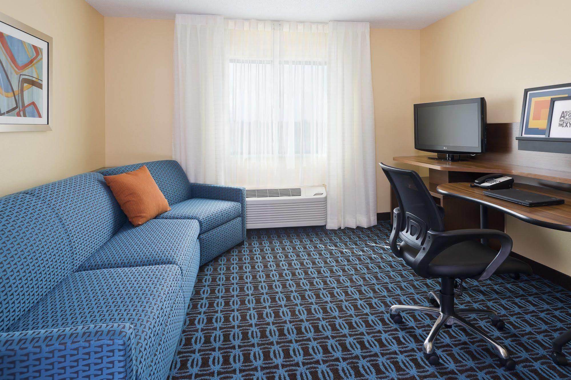 Fairfield Inn & Suites Ошкош Экстерьер фото